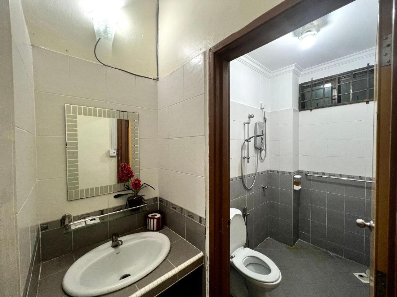 Yb Guest House 4 Bilik 5 Katil Chukai Exterior foto